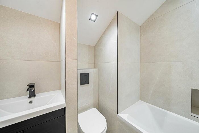 1 Bedroom Flat For Sale In Honiton Road, London, NW6