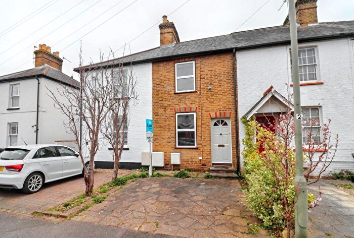 2 Bedroom Cottage For Sale In Green Lane, Walton-On-Thames, Surrey, KT12