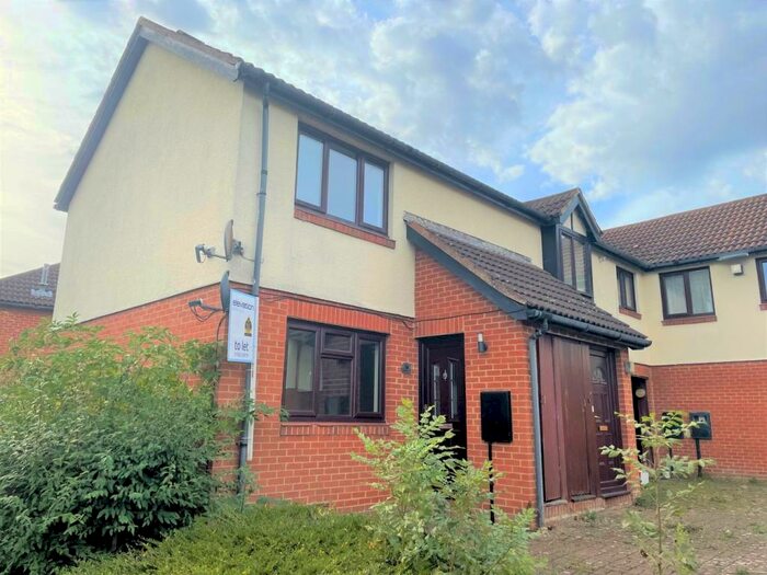 2 Bedroom Apartment To Rent In Vienna Grove, Blue Bridge, Milton Keynes, MK13