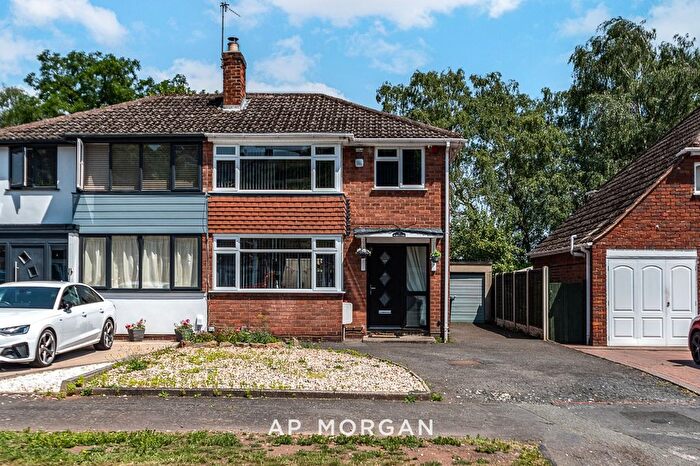 3 Bedroom Semi Detached House For Sale In Richmond Grove, Stourbridge, West Midlands, DY8