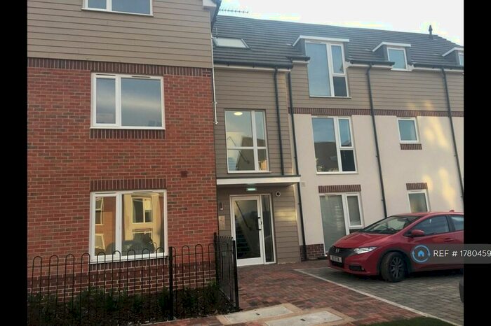 2 Bedroom Flat To Rent In Marigold House, Rugby, CV21