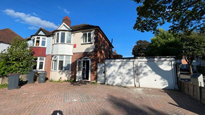 3 Bedroom Semi-Detached House To Rent In Warren Hill Road, Kingstanding, Birmingham, B44
