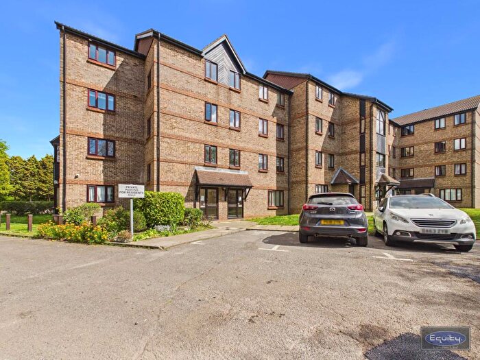 2 Bedroom Flat To Rent In Chalkstone Close, Welling, DA16