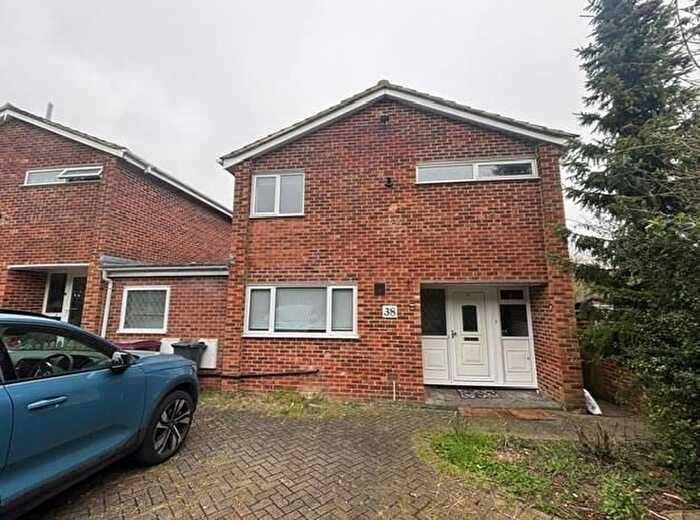 4 Bedroom Link Detached House To Rent In Galsworthy Drive, Caversham, RG4