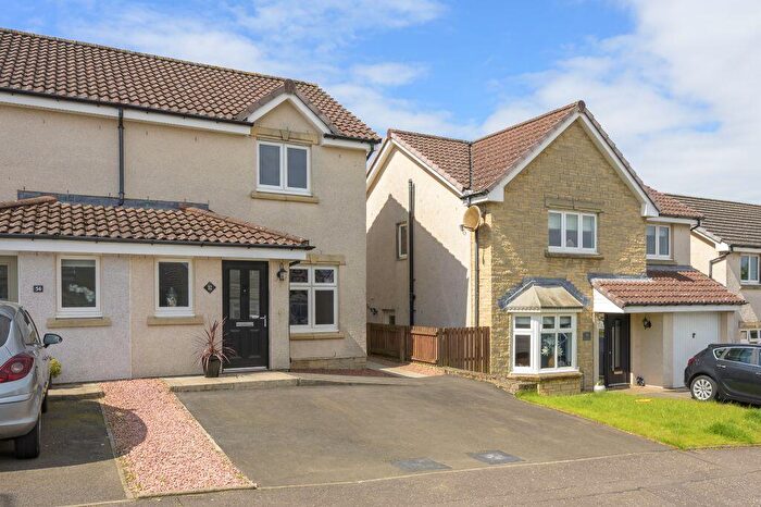 2 Bedroom Semi-Detached House For Sale In Tirran Drive, Dunfermline, KY11