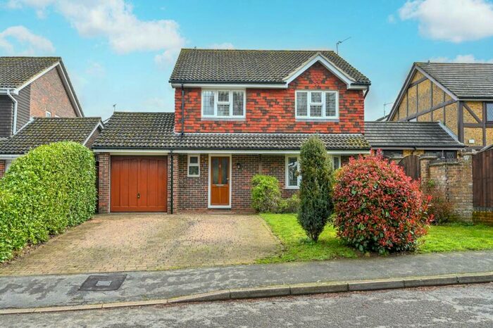 4 Bedroom Detached House To Rent In Pullman Lane, , Godalming, GU7
