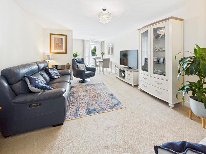 2 Bedroom Flat For Sale In New Road, Tadley, RG26
