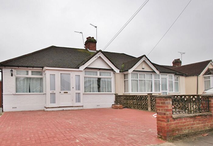 3 Bedroom Semi-Detached Bungalow To Rent In Moat Farm Road, Northolt, UB5