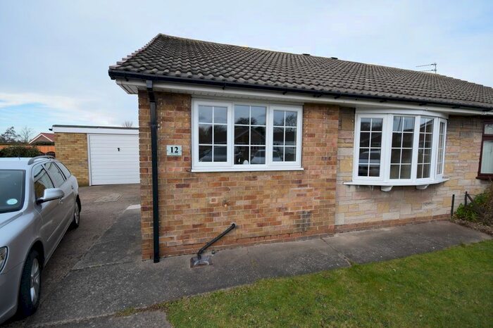 2 Bedroom Semi-Detached Bungalow To Rent In Curlew Court, Rossington, Doncaster, DN11