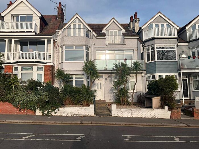 2 Bedroom Apartment To Rent In Grand Parade, Leigh-on-Sea, SS9