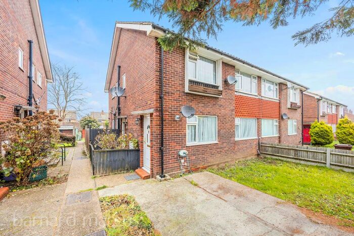 2 Bedroom Maisonette To Rent In Central Road, Morden, SM4