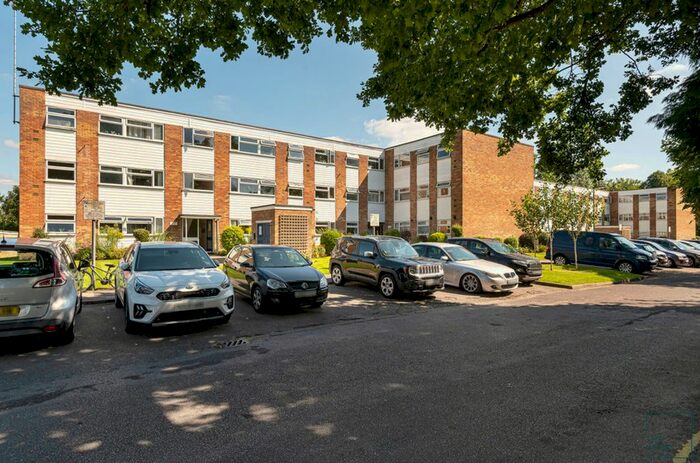 2 Bedroom Flat To Rent In Davos Close, Woking, GU22