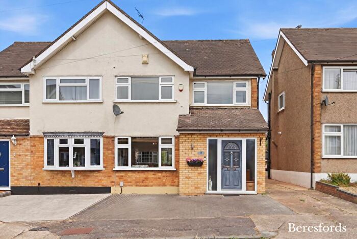 3 Bedroom Semi-Detached House For Sale In Cheshire Close, Hornchurch, RM11