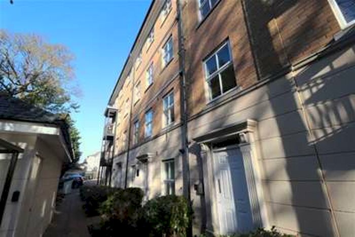 2 Bedroom Flat To Rent In Central Brentwood, CM14