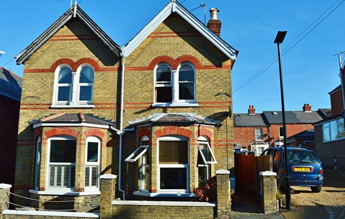 3 Bedroom Semi-detached House To Rent In Gordon Road, Cowes, PO31