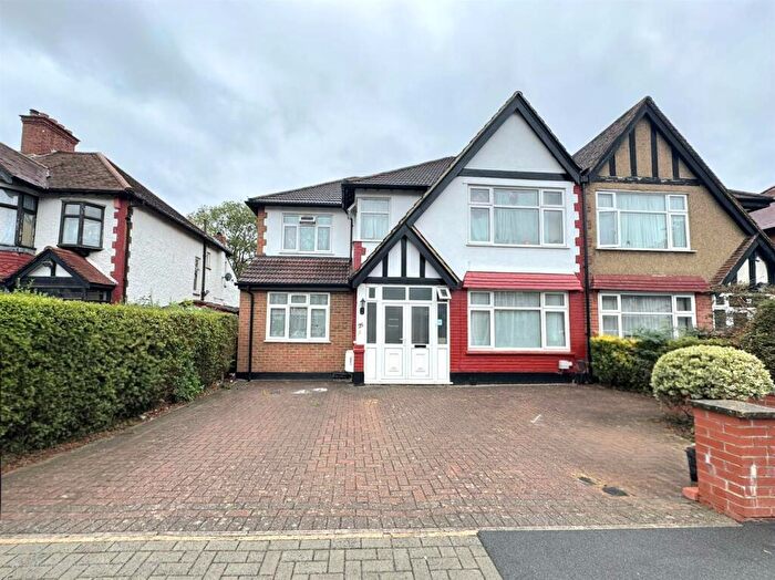 3 Bedroom Flat To Rent In Castleton Avenue, Wembley, HA9