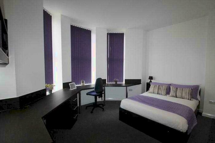 1 Bedroom End Of Terrace House To Rent In The Square, / North Road East, Plymouth, PL4