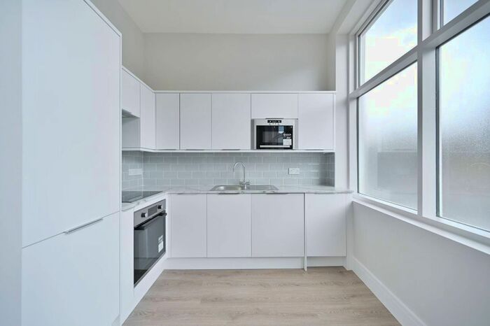 2 Bedroom Flat To Rent In Crown Road, St Margarets, Twickenham, TW1