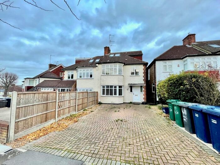 2 Bedroom Flat To Rent In Monks Avenue, New Barnet, Barnet EN5