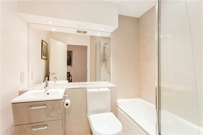 2 Bedroom Flat To Rent In Cinnamon Wharf, Shad Thames, London, SE1