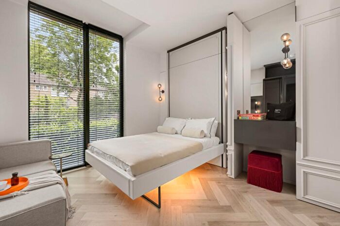 Flat To Rent In Willesden Lane, Brondesbury Park, NW2