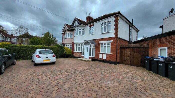 2 Bedroom Apartment To Rent In Churchbury Lane, Enfield, EN1