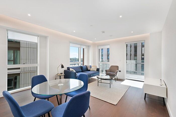 2 Bedroom Flat To Rent In Montrose Building, Lexington Gardens, London, SW11