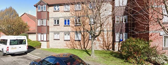 2 Bedroom Flat To Rent In Swaythling Close, Edmonton, London, N18