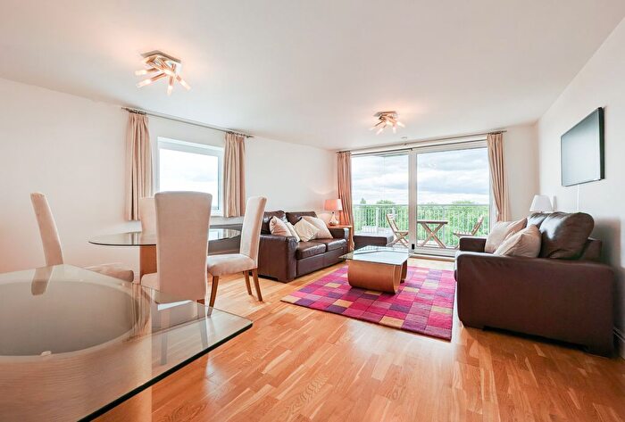 2 Bedroom Flat To Rent In Holland Gardens, Brentford, TW8