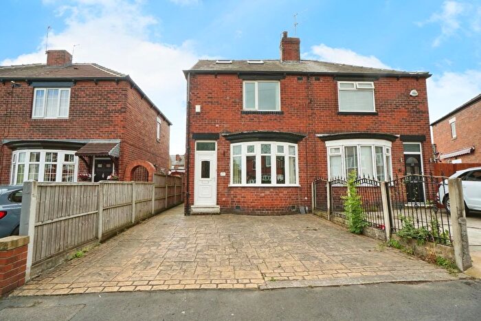 4 Bedroom Semi-Detached House To Rent In Poole Place, Darnall, Sheffield, S9