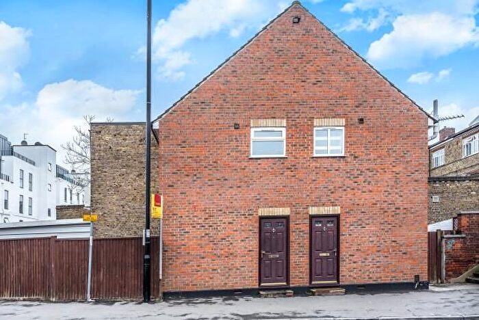 2 Bedroom Maisonette To Rent In Windsor Close, Northwood, HA6