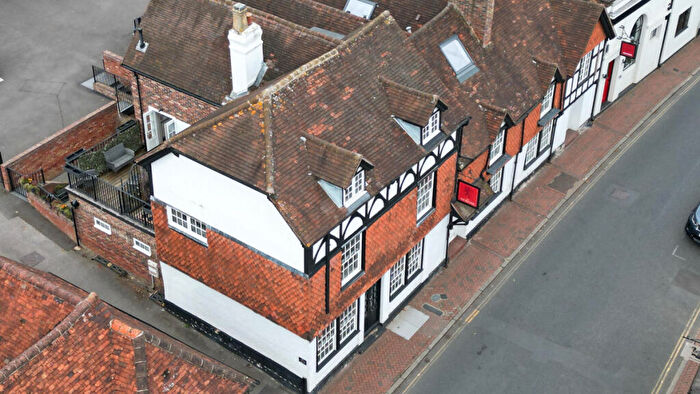1 Bedroom Apartment For Sale In High Street, Great Missenden, HP16