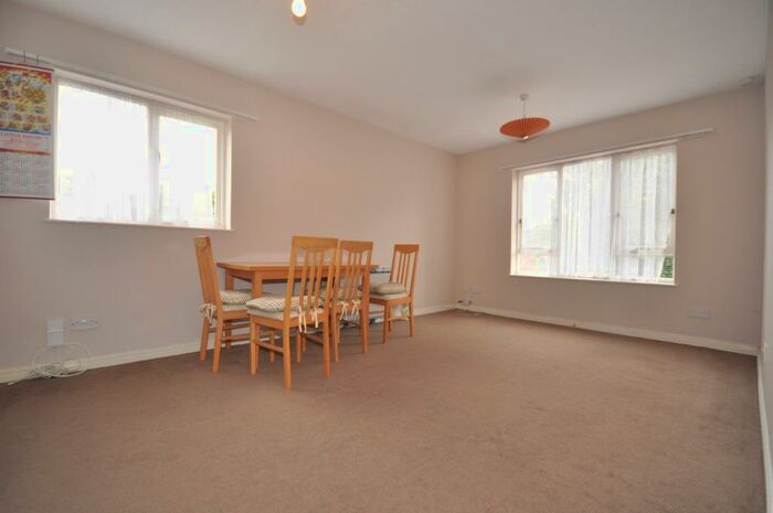 1 Bedroom Flat To Rent In Victoria Court, Victoria Street, ME16