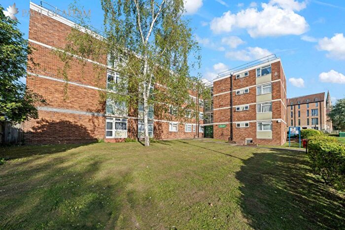2 Bedroom Flat For Sale In Alcester Road, Wallington, SM6