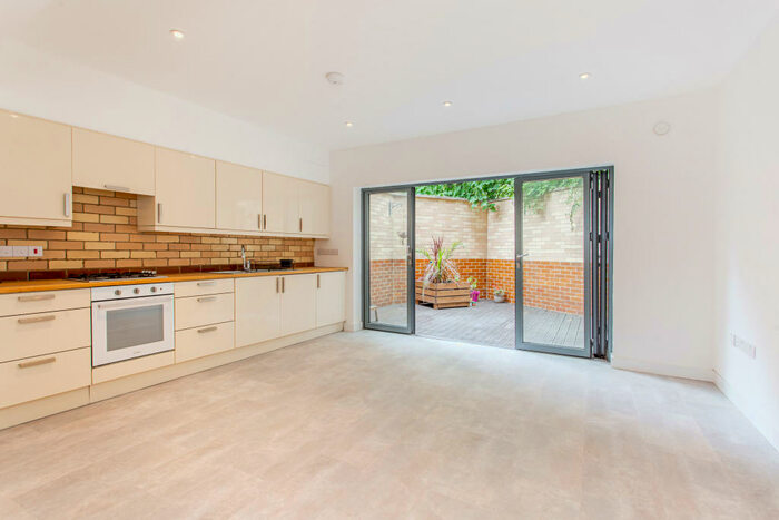 1 Bedroom Flat To Rent In Wick Road, Hackney, E9