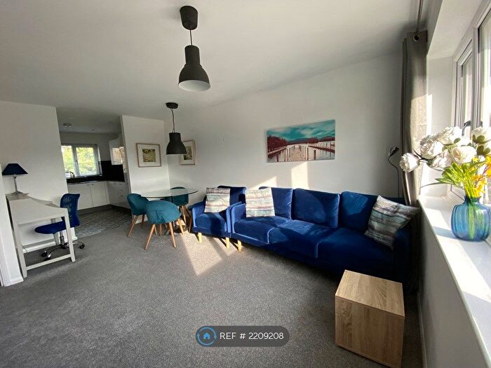 2 Bedroom Flat To Rent In Emmer Green Court, Caversham, Reading, RG4