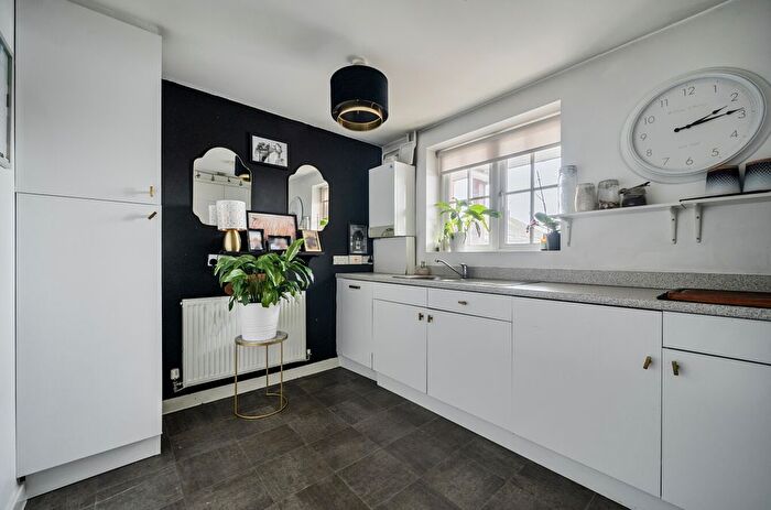 1 Bedroom Flat For Sale In Arthur Close, Cookham, Maidenhead, SL6