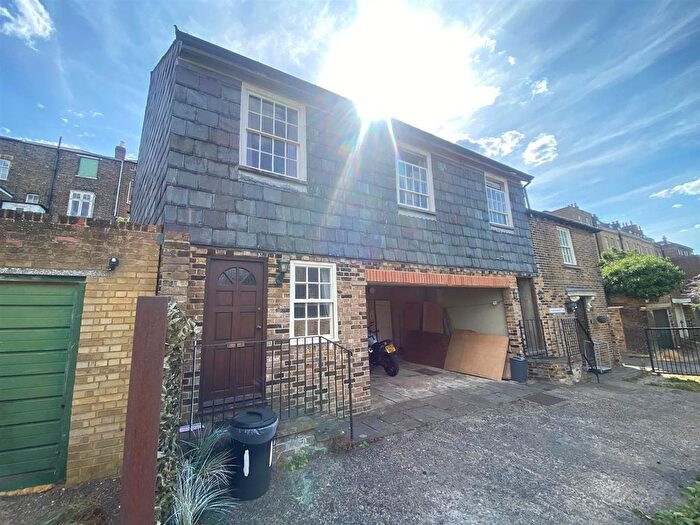 1 Bedroom Flat To Rent In New Road, Rochester, ME1