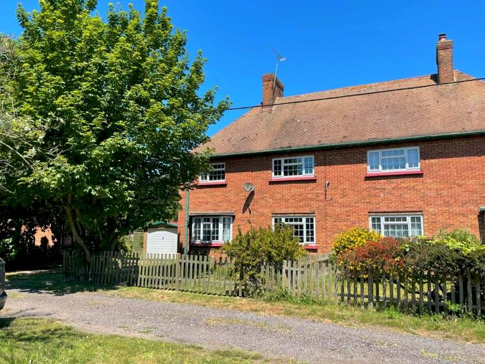 3 Bedroom Semi-Detached House For Sale In Parsonage Cottages, The Street, Upper Stoke, Rochester, Kent, ME3