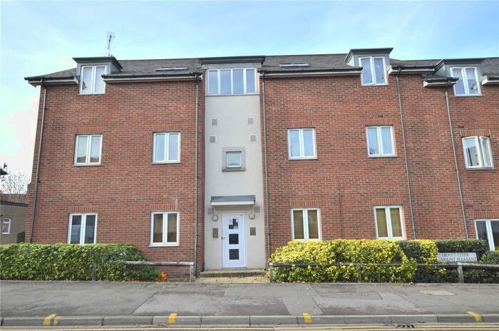 2 Bedroom Flat To Rent In Hieatt Close, Mount Pleasant, Reading, Berkshire, RG1
