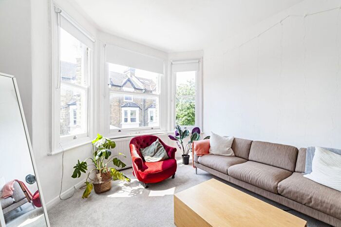 3 Bedroom Flat To Rent In Charteris Road, London, NW6