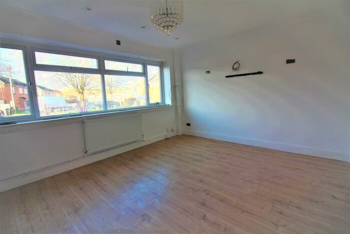 5 Bedroom Semi-Detached House To Rent In Brockworth Crescent, Bristol, BS16