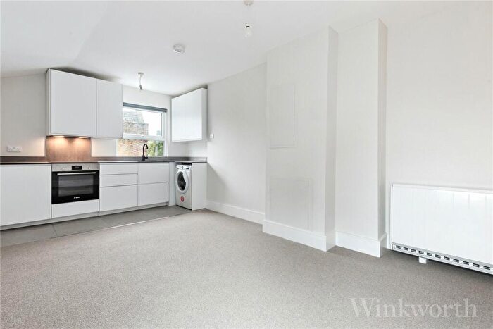 Apartment To Rent In New Cross Road, London, SE14