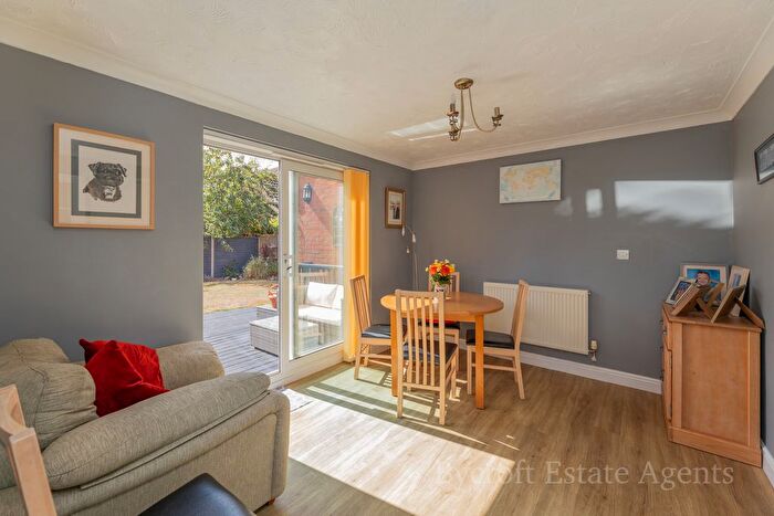 4 Bedroom Detached House For Sale In Freeman Close, Hopton, NR31