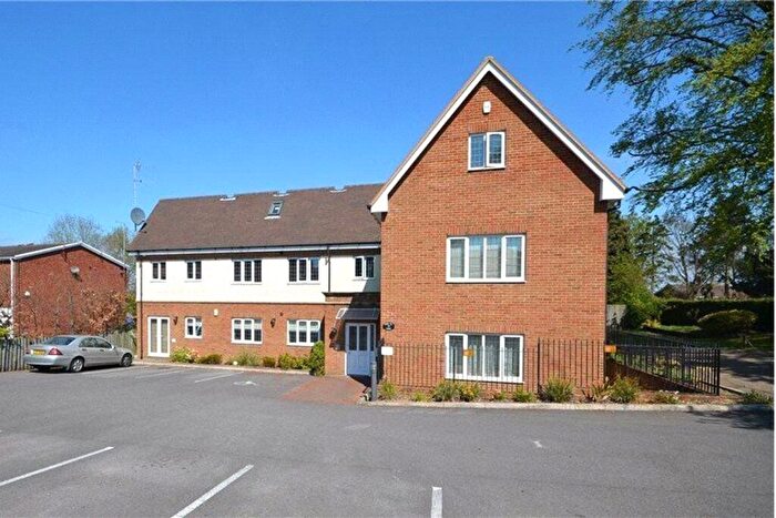 2 Bedroom Flat For Sale In Monteagle Lane, Yateley, Hampshire, GU46