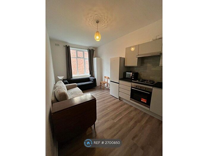 3 Bedroom Flat To Rent In Seven Sisters Road, London, N4