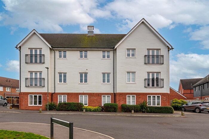 2 Bedroom Flat For Sale In Brocklehurst Way, Horley, RH6