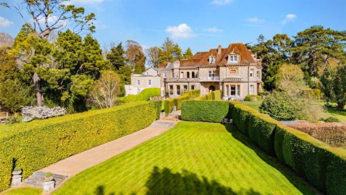 4 Bedroom Character Property For Sale In High Road, Chipstead, CR5