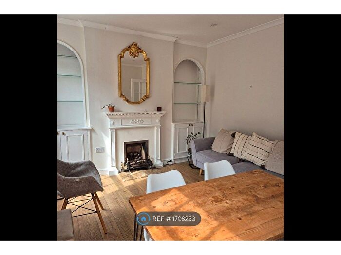 2 Bedroom Flat To Rent In Devonshire Mews West, London, W1G