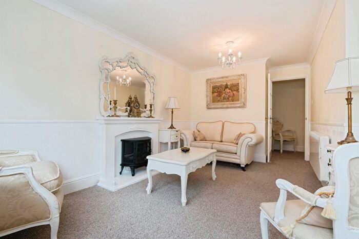 1 Bedroom Flat For Sale In Bassett Avenue, Southampton, SO16